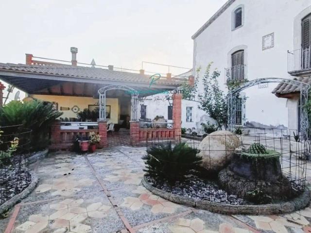 Casa rústica con balcón en alquiler en Font rubí