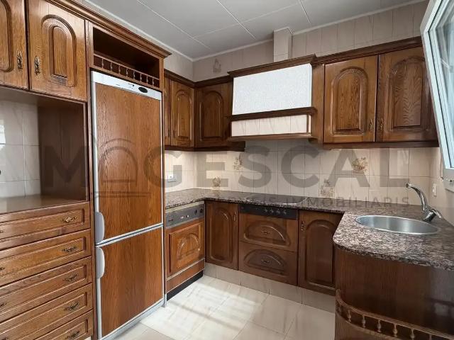 Casa rústica con balcón en alquiler en PI I MARGALL