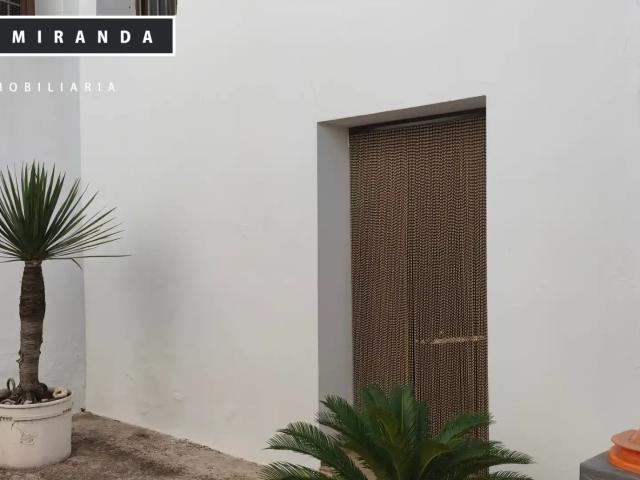 Casa rústica con jardín en alquiler en Carrer Calderers