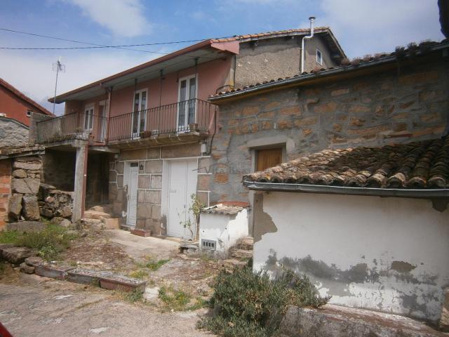 CASA RUSTICA CON PATIO Y CASA ANEXA