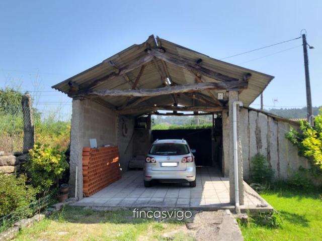 CASA RÚSTICA CON VIÑA Y MONTE EN PONTEAREAS