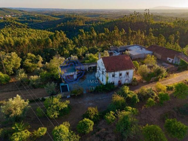Casa rústica, Casais e Alviobeira