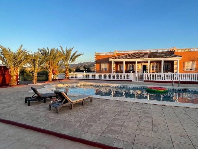 Casa rústica / Caserío en Venta en Tabernas