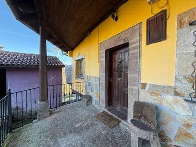 Casa rústica / Caserío en Venta en Teverga