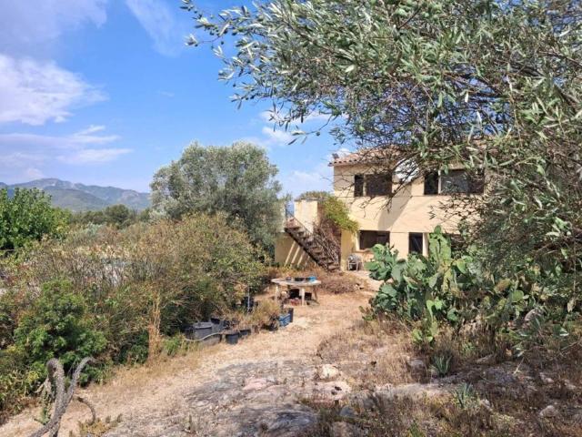Casa rústica / Caserío en Venta en Tivissa