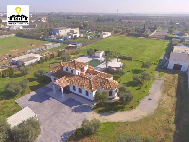 Casa rústica / Caserío en Venta en Utrera