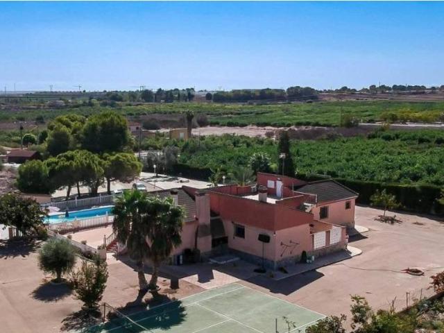 Casa rústica / Caserío en Venta en Algorfa