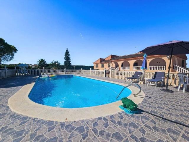 Casa rústica / Caserío en Venta en Algorfa