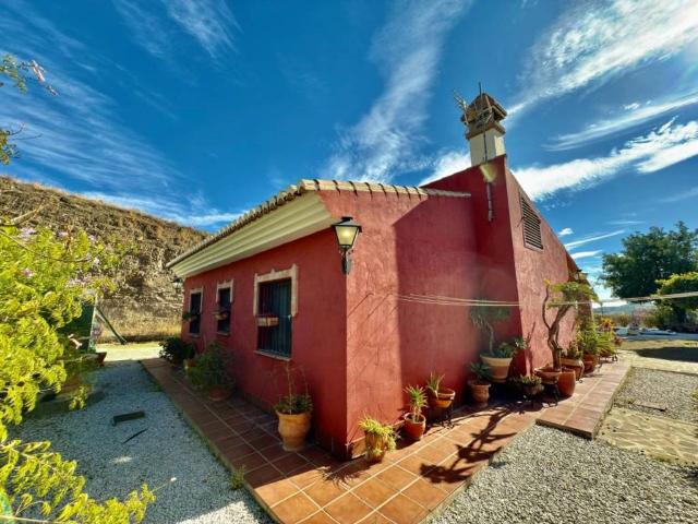 Casa rústica / Caserío en Venta en Benamocarra