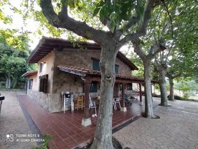Casa rústica / Caserío en Venta en Candeleda