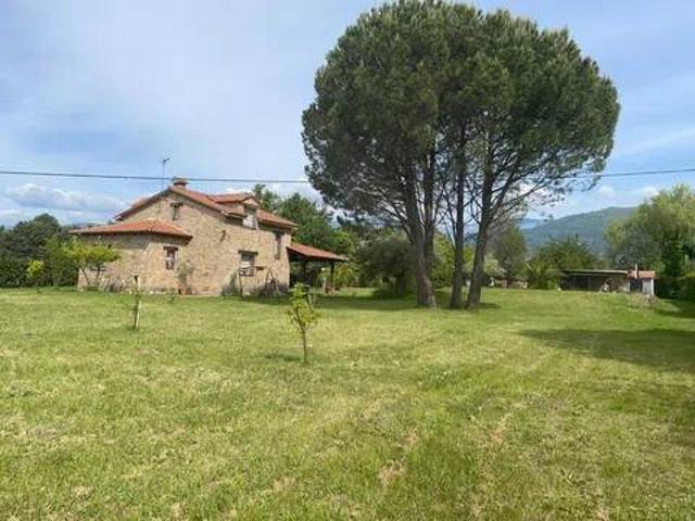 Casa rústica / Caserío en Venta en Candeleda