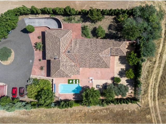 Casa rústica / Caserío en Venta en Carranque