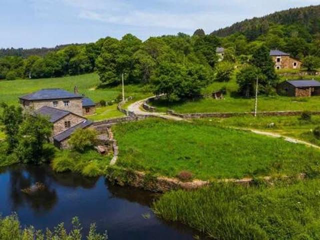 Casa rústica / Caserío en Venta en Castro de Rei