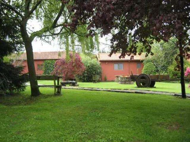 Casa rústica / Caserío en Venta en Chantada