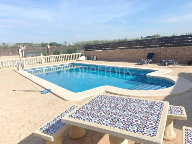 Casa rústica / Caserío en Venta en Crevillent
