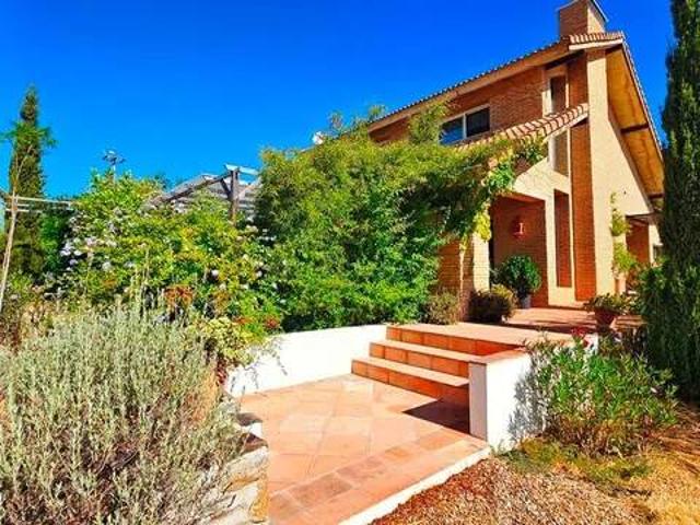 Casa rústica / Caserío en Venta en El Madroño