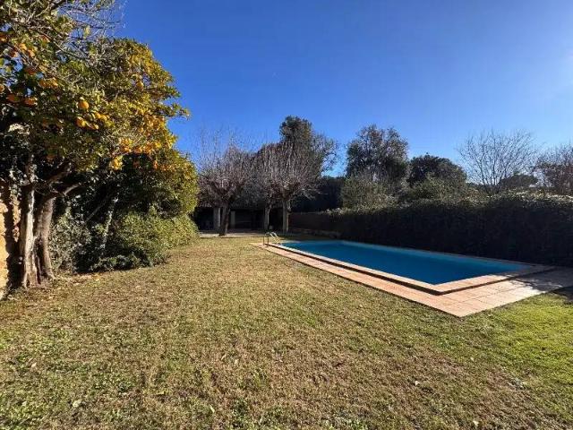 Casa rústica / Caserío en Venta en Forallac