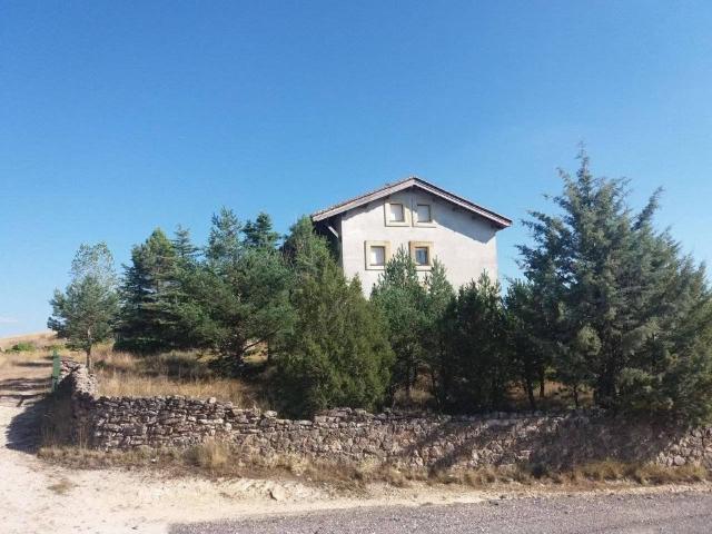 Casa rústica / Caserío en Venta en Hontoria del Pinar