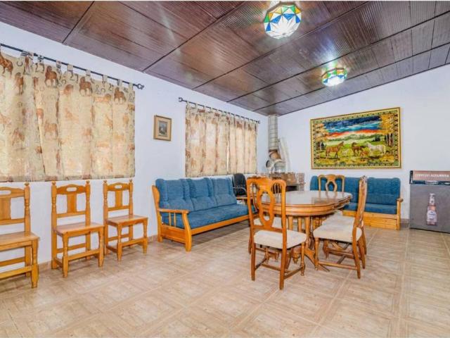 Casa rústica / Caserío en Venta en La Zubia