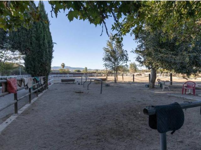 Casa rústica / Caserío en Venta en La Zubia
