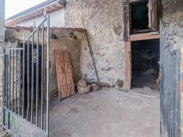 Casa rústica / Caserío en Venta en Lena