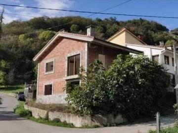 Casa rústica / Caserío en Venta en Lena