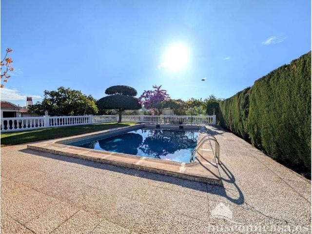 Casa rústica / Caserío en Venta en Linares