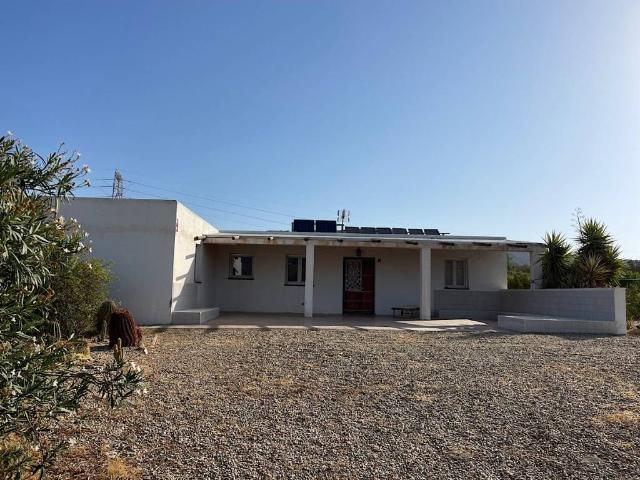 Casa rústica / Caserío en Venta en Lucainena de Las Torres