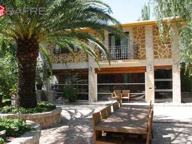 Casa rústica / Caserío en Venta en Méntrida