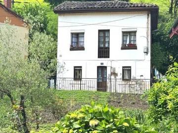 Casa rústica / Caserío en Venta en Mieres Asturias