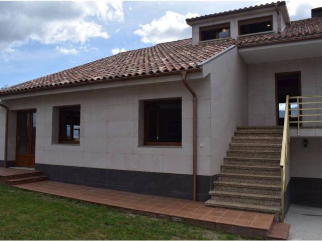 Casa rústica / Caserío en Venta en Nava