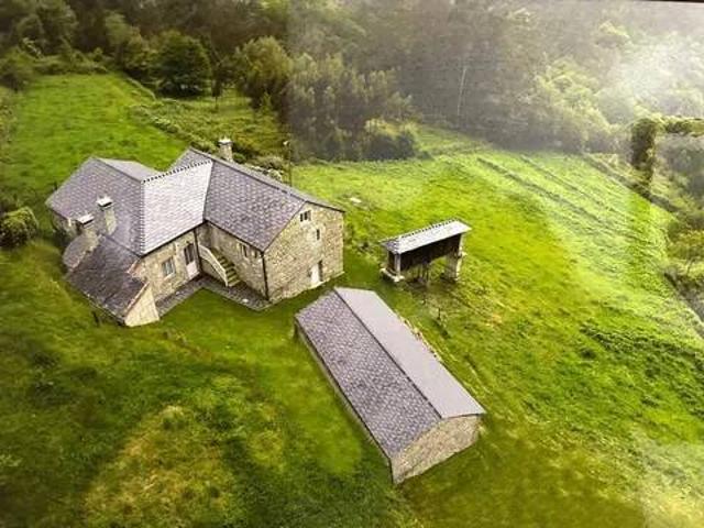 Casa rústica / Caserío en Venta en O Valadouro