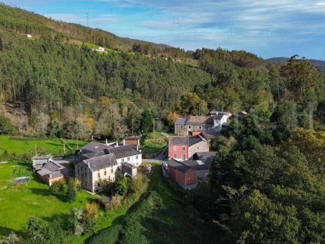 Casa rústica / Caserío en Venta en O Valadouro