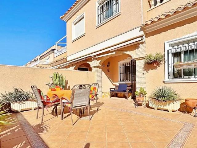 Casa rústica / Caserío en Venta en Orihuela
