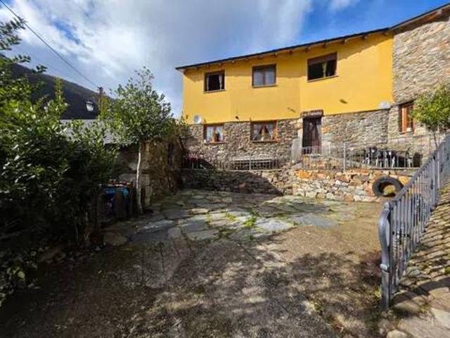 Casa rústica / Caserío en Venta en Palacios del Sil