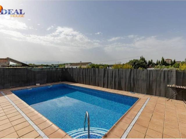 Casa rústica / Caserío en Venta en Pinos Puente