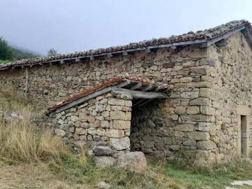 Casa rústica / Caserío en Venta en Polaciones