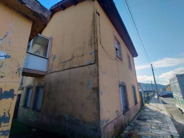Casa rústica / Caserío en Venta en Pravia