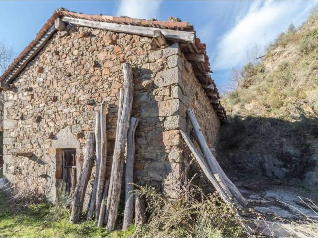 Casa rústica / Caserío en Venta en Quirós