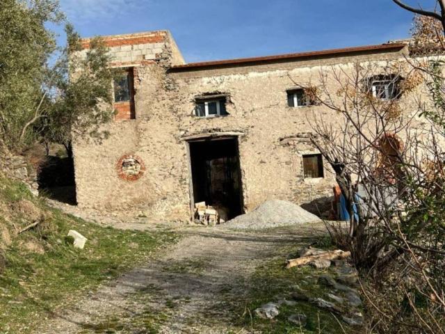 Casa rústica / Caserío en Venta en Rubite