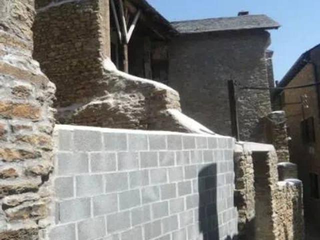 Casa rústica / Caserío en Venta en Sort