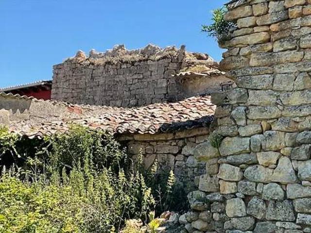 Casa rústica / Caserío en Venta en Sotresgudo