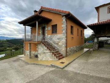 Casa rústica / Caserío en Alquiler en Tineo