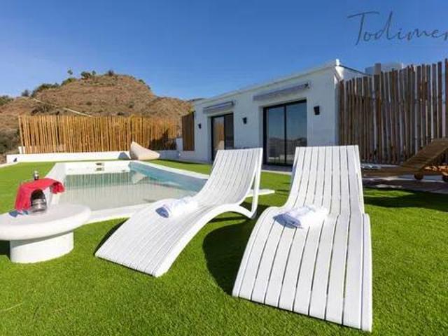Casa rústica / Caserío en Alquiler en Torrox