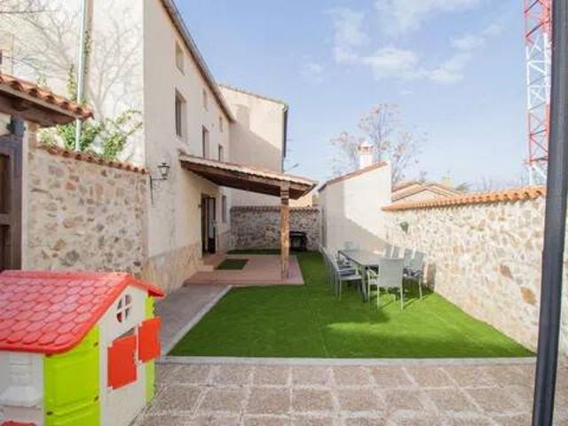 Casa rústica / Caserío en Alquiler en Cerezo de Abajo