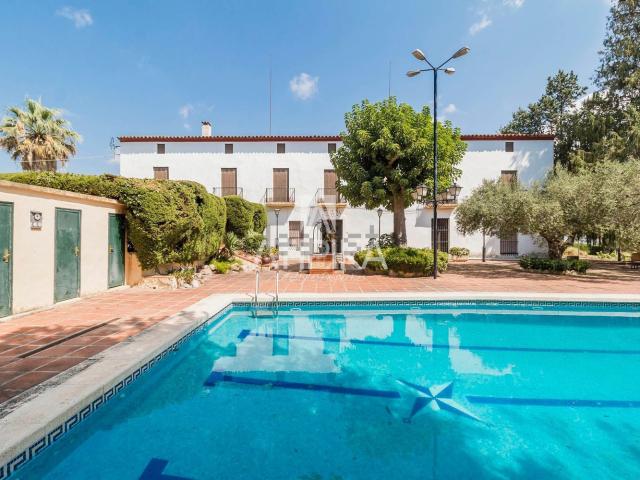 Casa rústica, Castellet i la Gornal