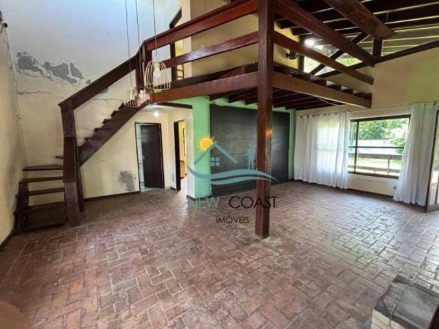 Casa Rústica à Venda na Praia de Camburi – 1.000 m² de terreno | 370 m² construídos | 3 km da praia