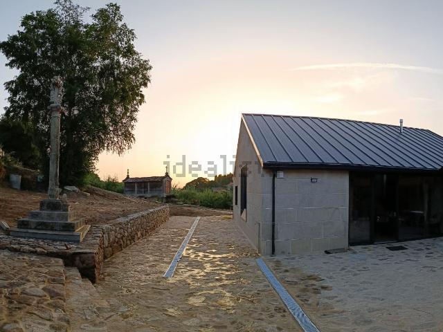 Casa rústica, A Estrada