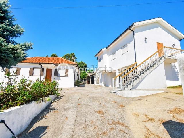 Casa rústica, Alheira e Igreja Nova