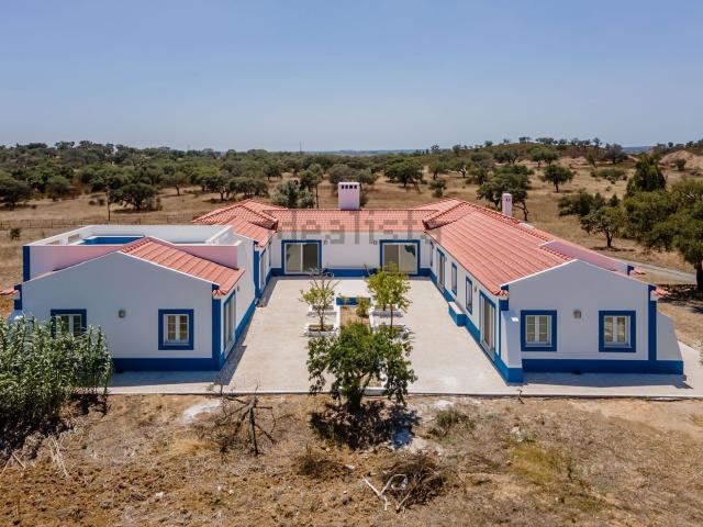 Casa rústica, Azinheira dos Barros
